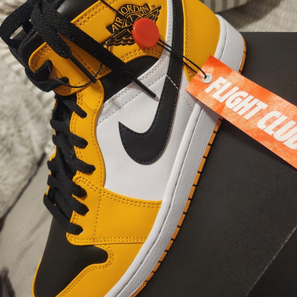 Air Jordan 1 Mid Taxi